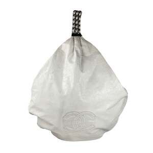 CHANEL White Leather Shoulder Bag
